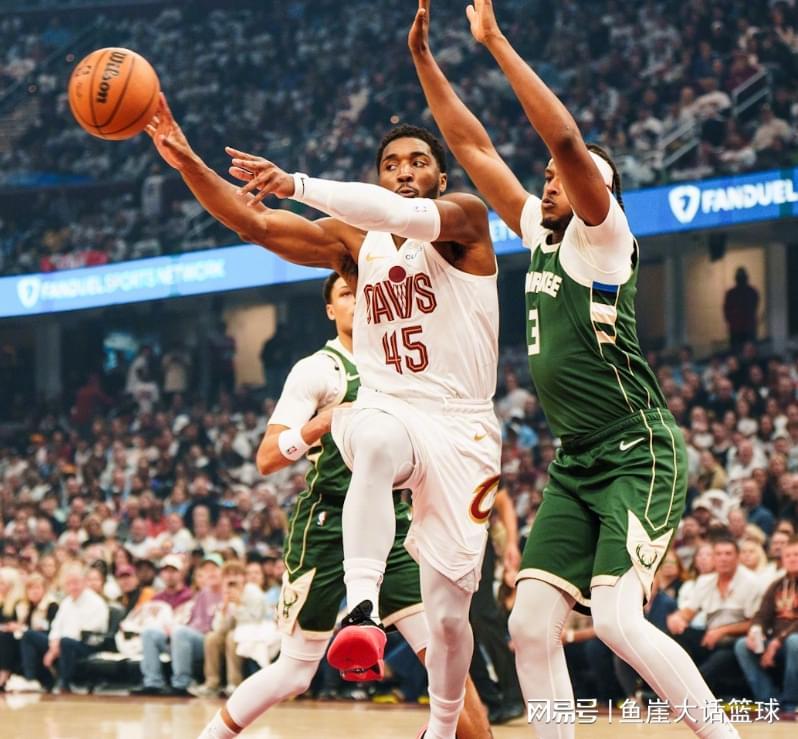 骑士险胜雄鹿118-113！米切尔尽力难掩球队磨合问题，特纳亮眼难填字母哥孤胆