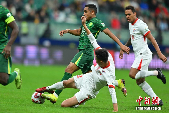 中超惊天逆转！青岛海牛4-2炸翻北京国安，国安主场成摆设