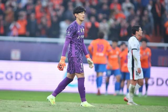 中超海港对决山东泰山1比3大逆转，莱昂纳多伤情成焦点