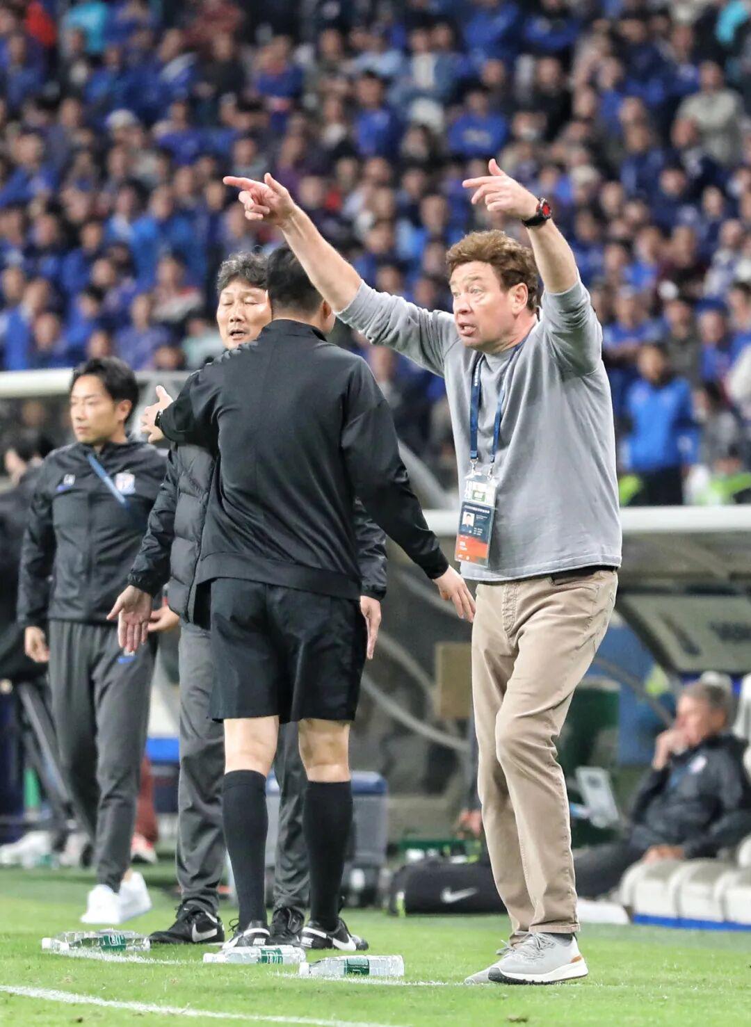 申花2-2大连队硬仗被拖累，斯帅怒怼心理包袱中超争冠路更难走