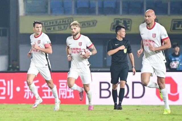 中超28轮：上海海港被山东逆转，青岛市射门致成都蓉城主动权缩水至1分