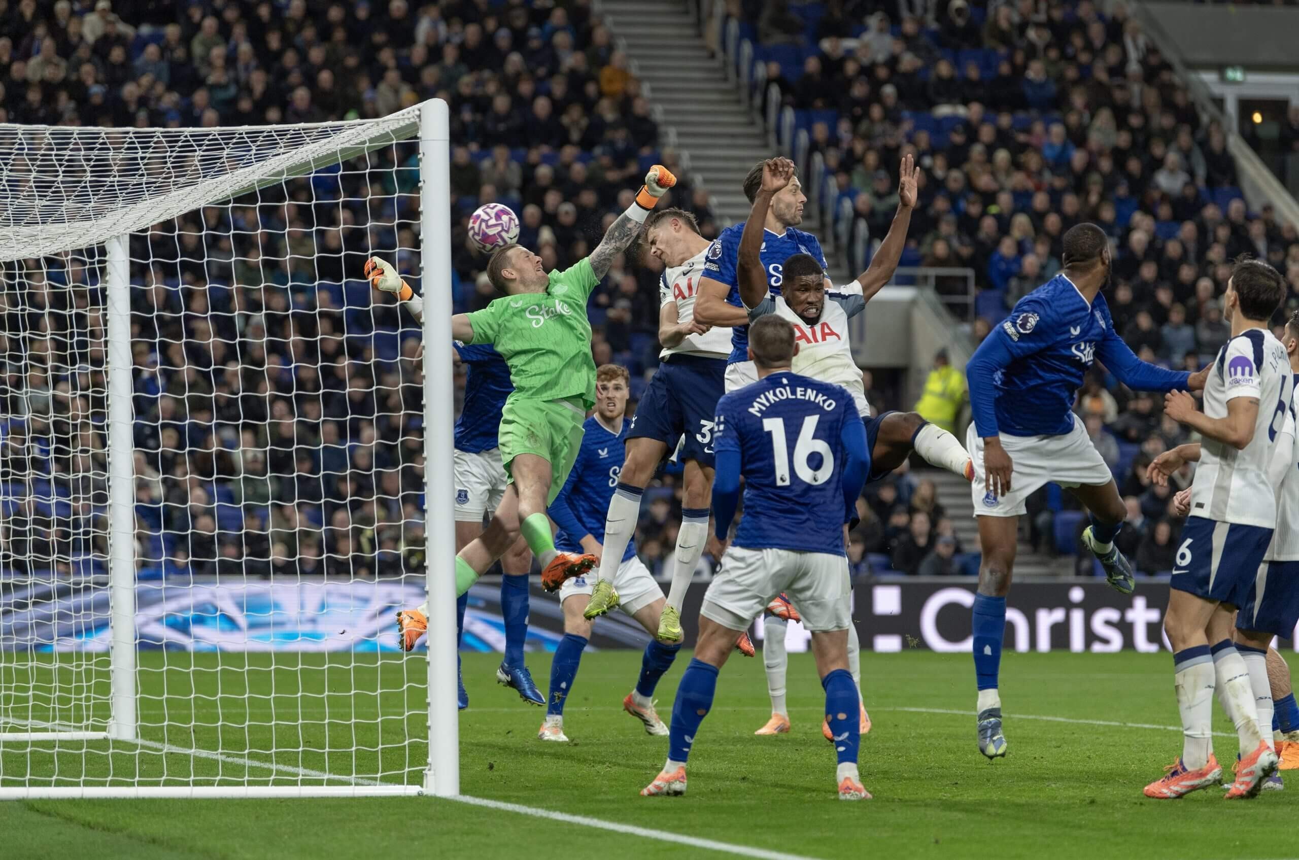 热刺英超3-0埃弗顿，范德芬角球两球引爆战术革命