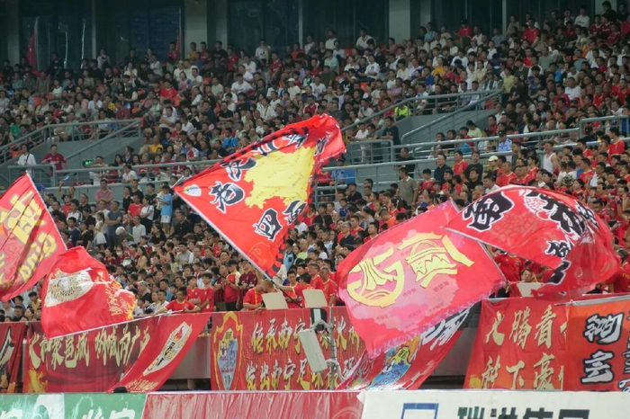 2025中乙广西恒宸提前三轮夺冠，职业联赛荣耀首入广西