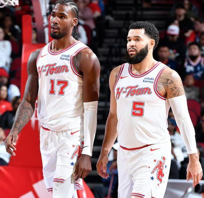 火箭队开局0胜2负暴露内线活力不足！卡佩拉成鸡肋，雷霆队和活塞成大敌