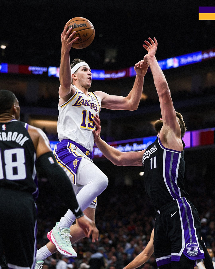 里弗斯半场21+4+7独领风骚，东契奇缺阵，太阳硬刚快船掀NBA风暴