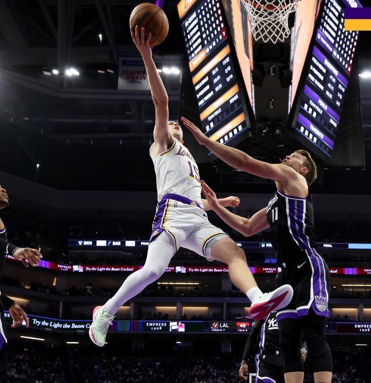 里夫斯51分爆发助湖人127比120逆转威少国王，内线拉文难救主