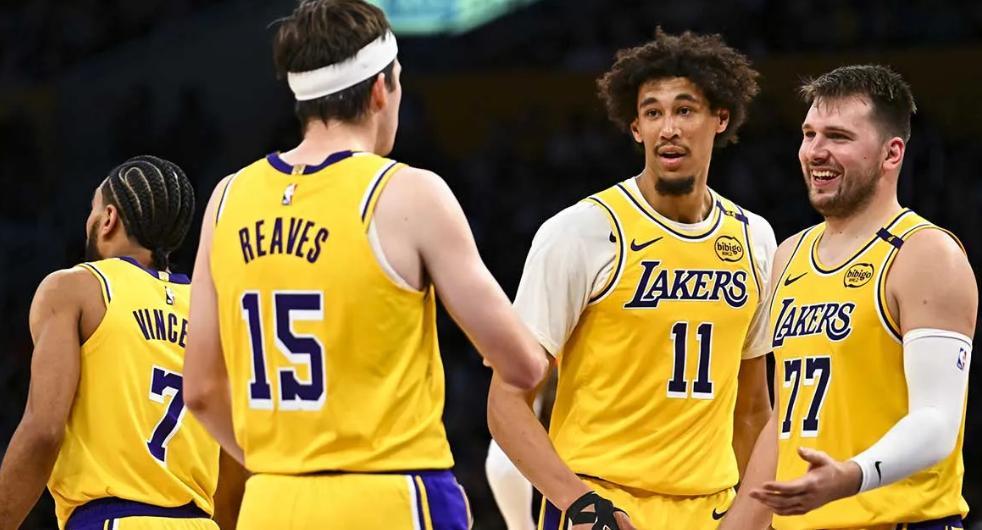 湖人127-120险胜国王，里夫斯狂砍51分，威少大爆发证明价值