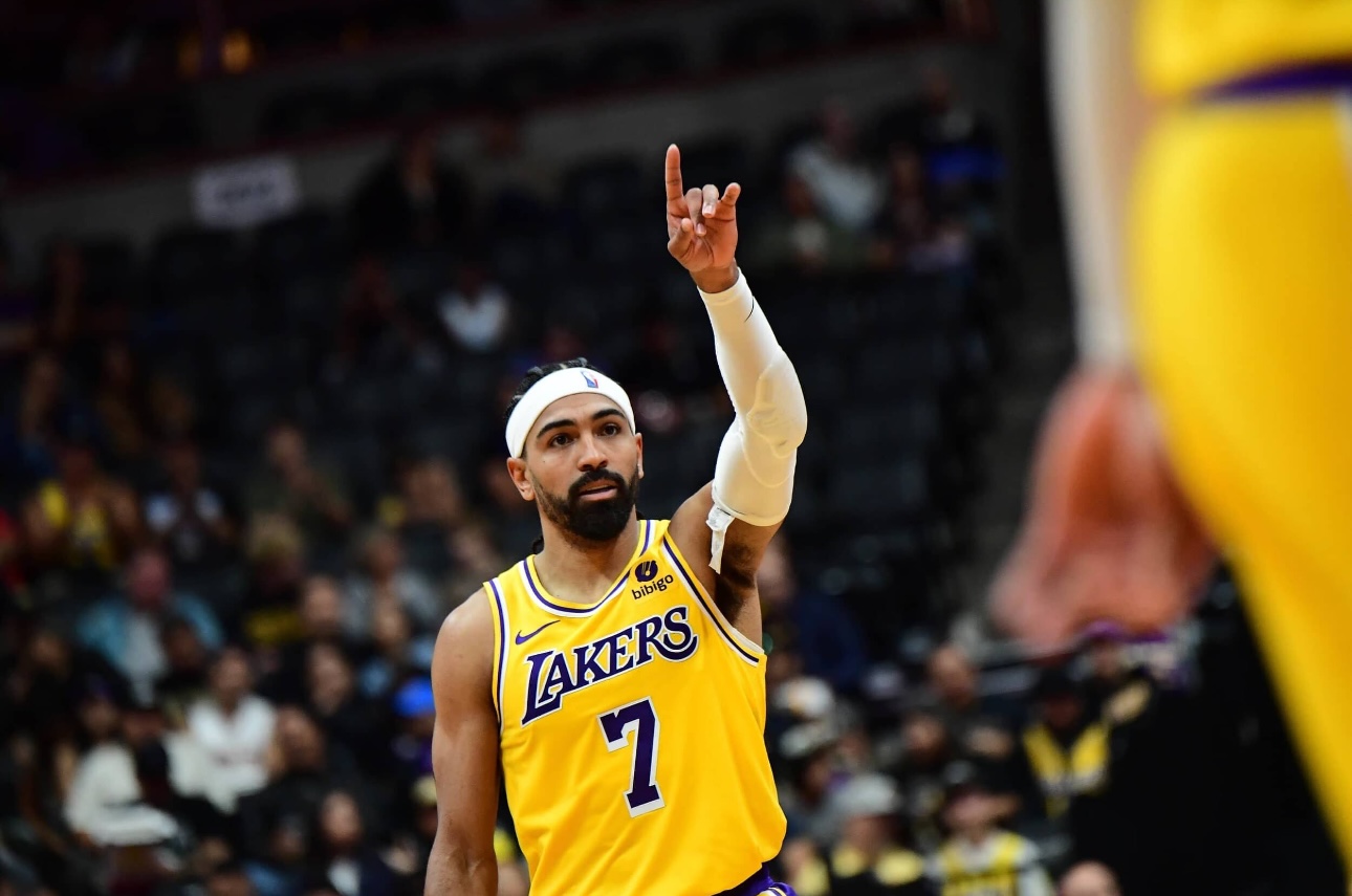 湖人脚踝扭伤损失大，国王战中仅剩8人出战引爆NBA观察