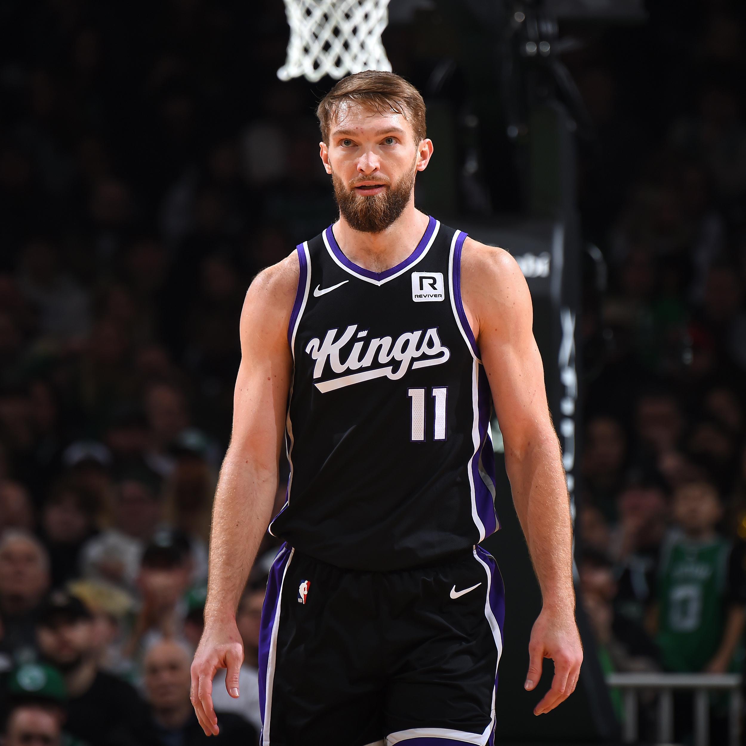 湖人127-120逆转国王，拉文又飙32分孤掌难鸣