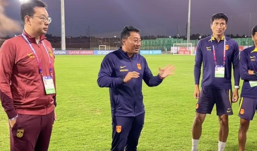 王洪亮带队冲出质疑！女足U17创历史，国足主帅土帅身份绝不容忽视