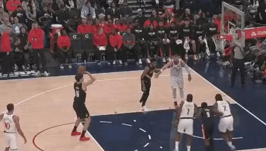 里夫斯怒砍51分准三双！湖人逆转国王，威少爷陪跑显怨念