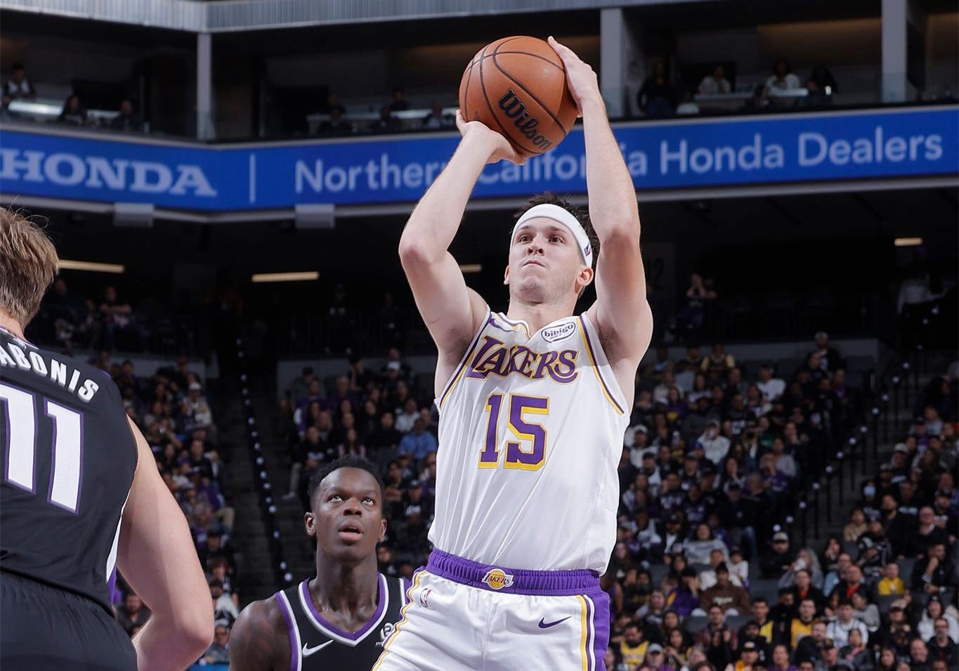 里夫斯爆砍51分！湖人127-120力克国王，NBA新赛季第三次50+惊艳全场