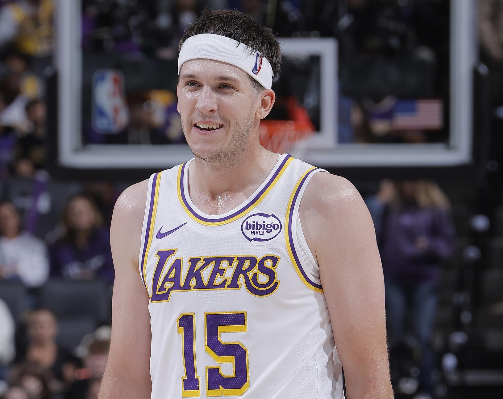 里夫斯轰51分助湖人127-120逆转国王，勒布朗缺阵他扛起NBA