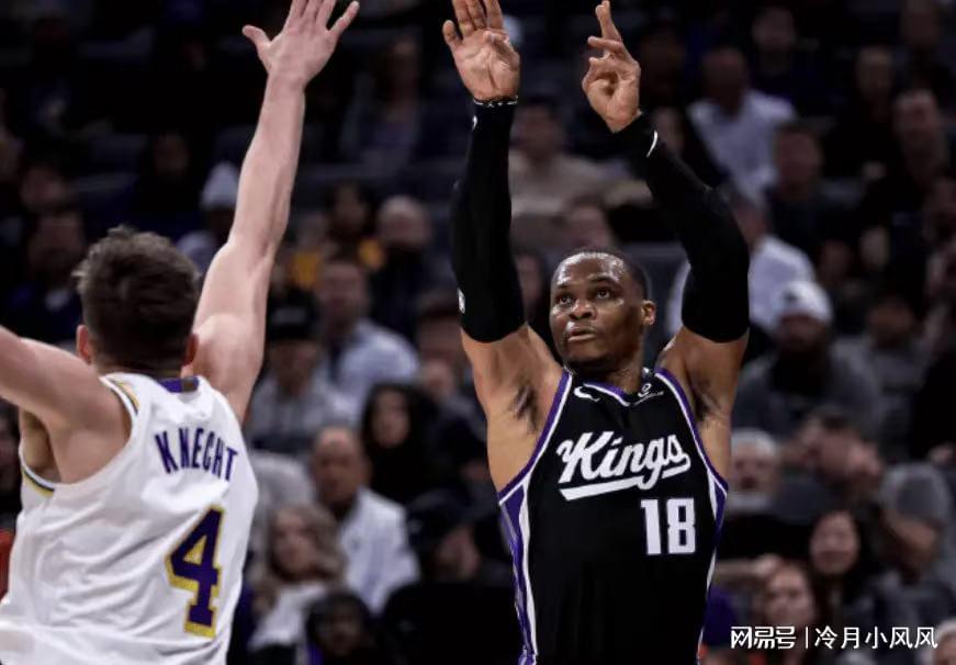 里夫斯狂砍51分！湖人客场127:120险胜国王，艾顿对抗悍将萨博尼斯