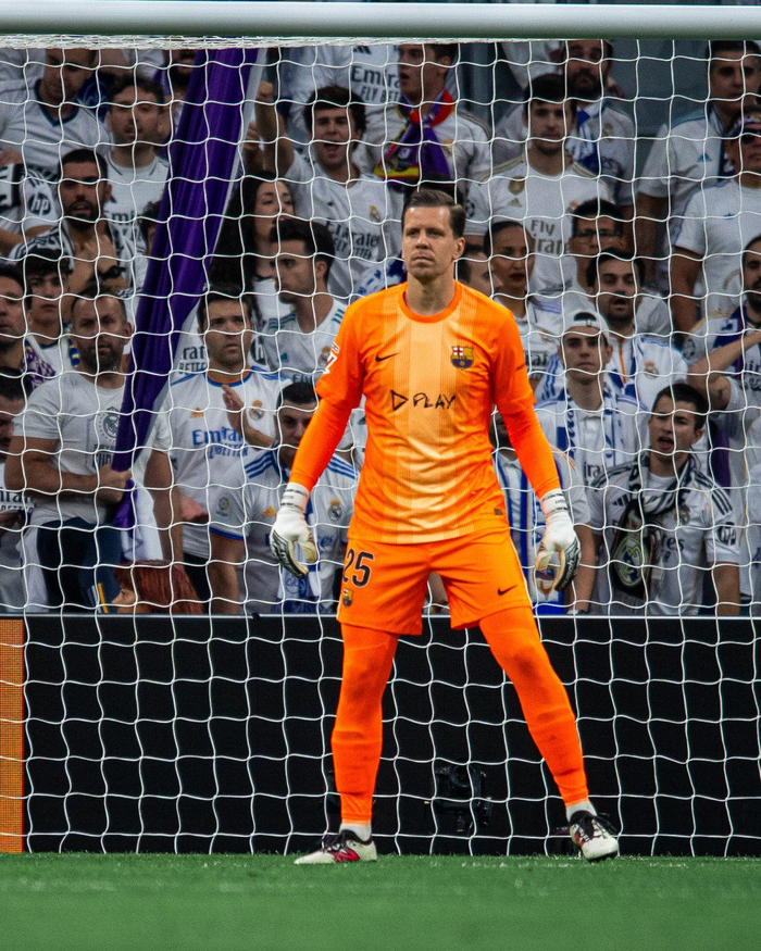 西甲国家德比1-2憾负皇马，什琴斯尼9扑点球闪耀成巴萨唯一亮点