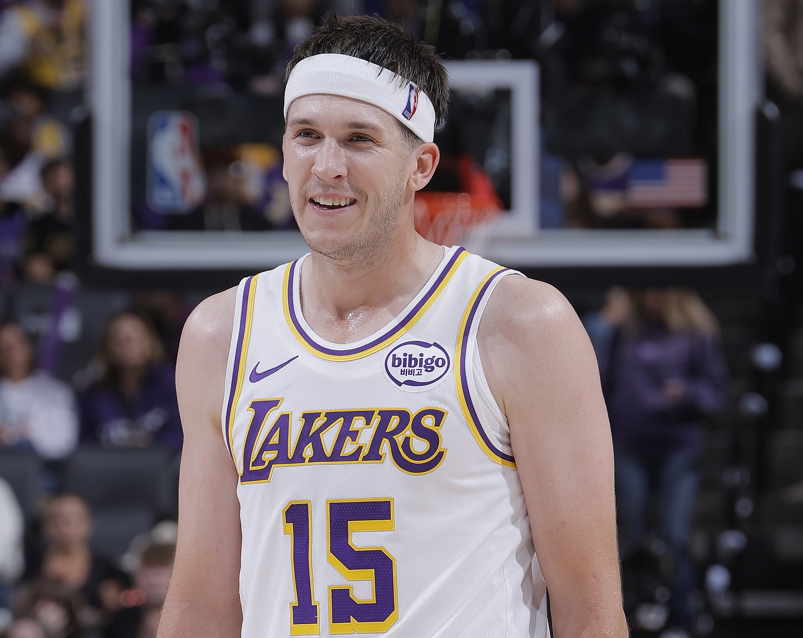 里夫斯狂砍51分助湖人127-120逆转国王，东契奇詹姆斯缺阵也能赢！