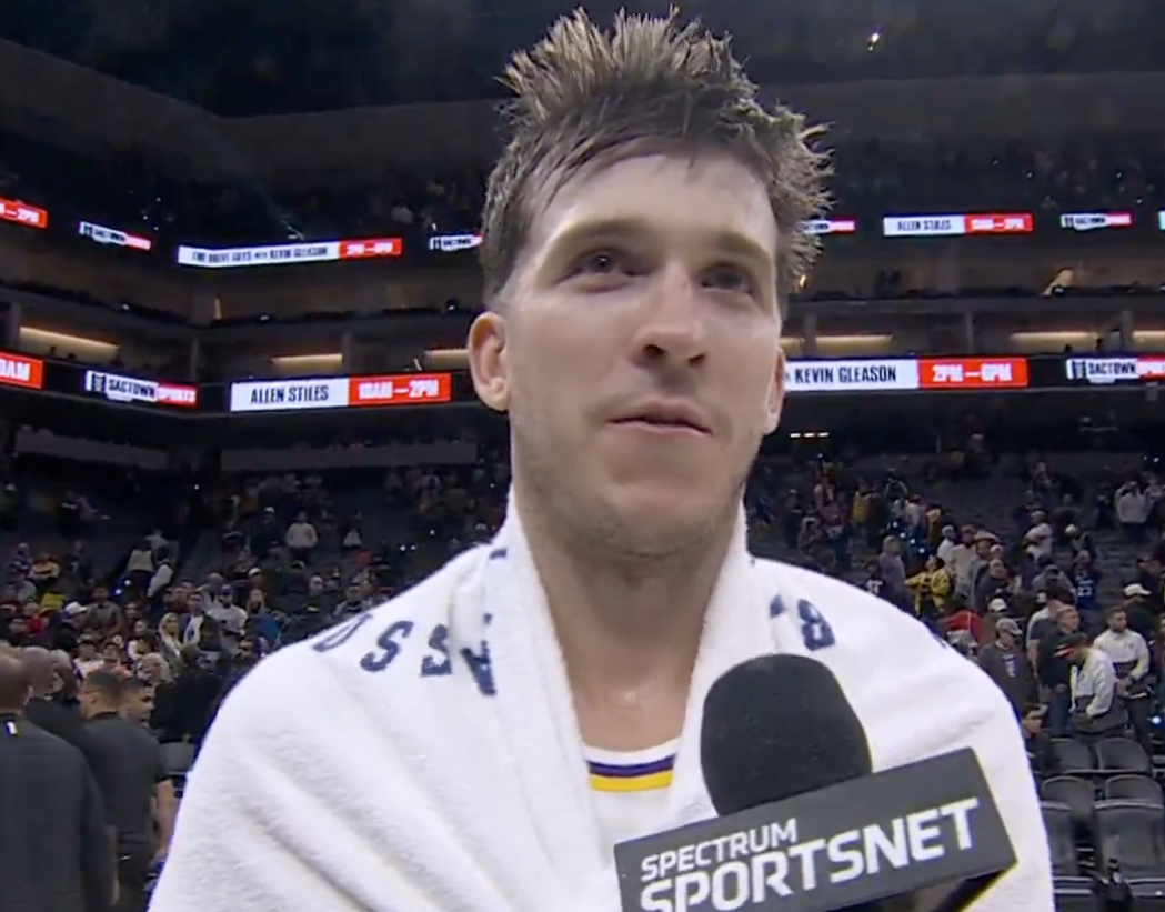 里夫斯狂砍51分率湖人127-120胜国王，詹姆斯缺阵仍展英雄本色