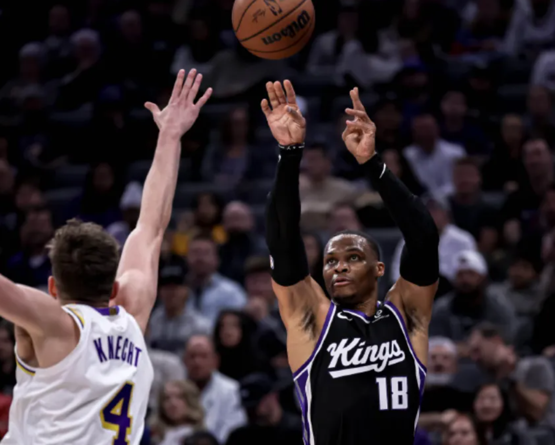 里夫斯爆砍51分！湖人逆转国王，威斯布鲁克18分难救主