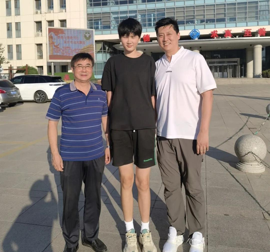 国青篮板王柏荷雨欣U15联赛统治力惊人，未来能否撬动中国女篮内线格局？