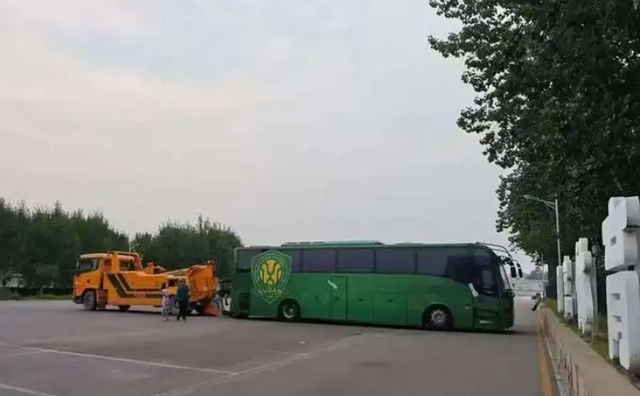 北京国安遭遇2-4惨败背后,塞蒂恩讨薪被解职,中超豪门走向解散边缘