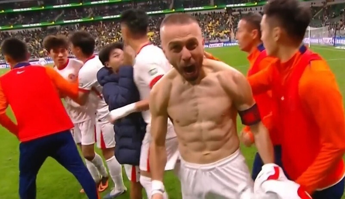 萨里奇客场帽子戏法助青岛海牛4-2逆袭北京国安