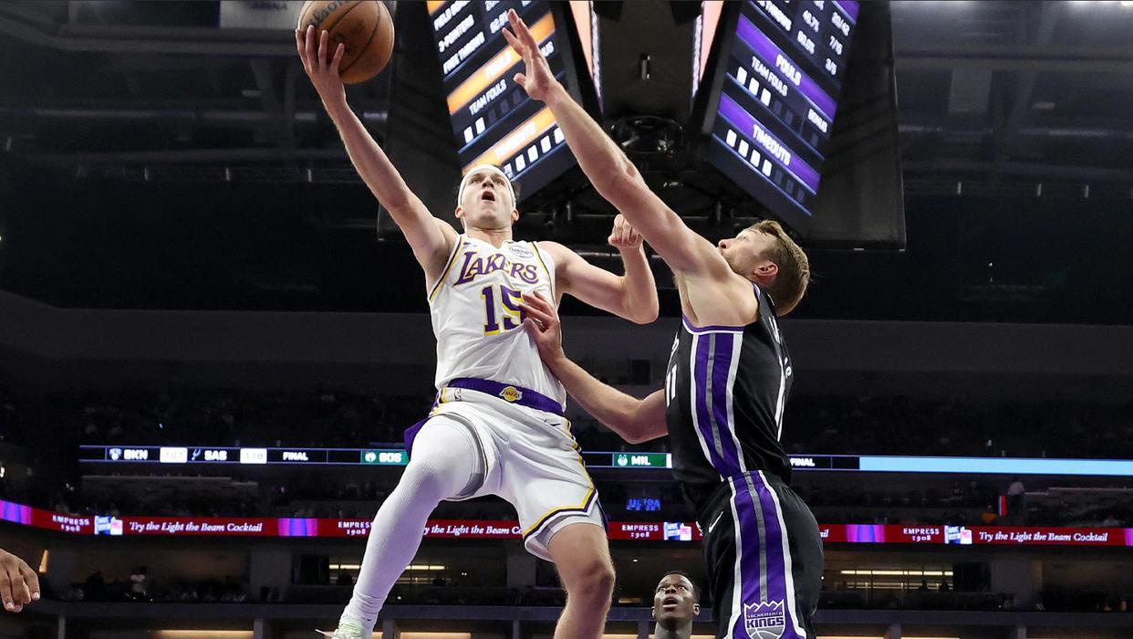 里夫斯51分+11板9助烧燃NBA历史，湖人127-120险胜国王威少18分难阻