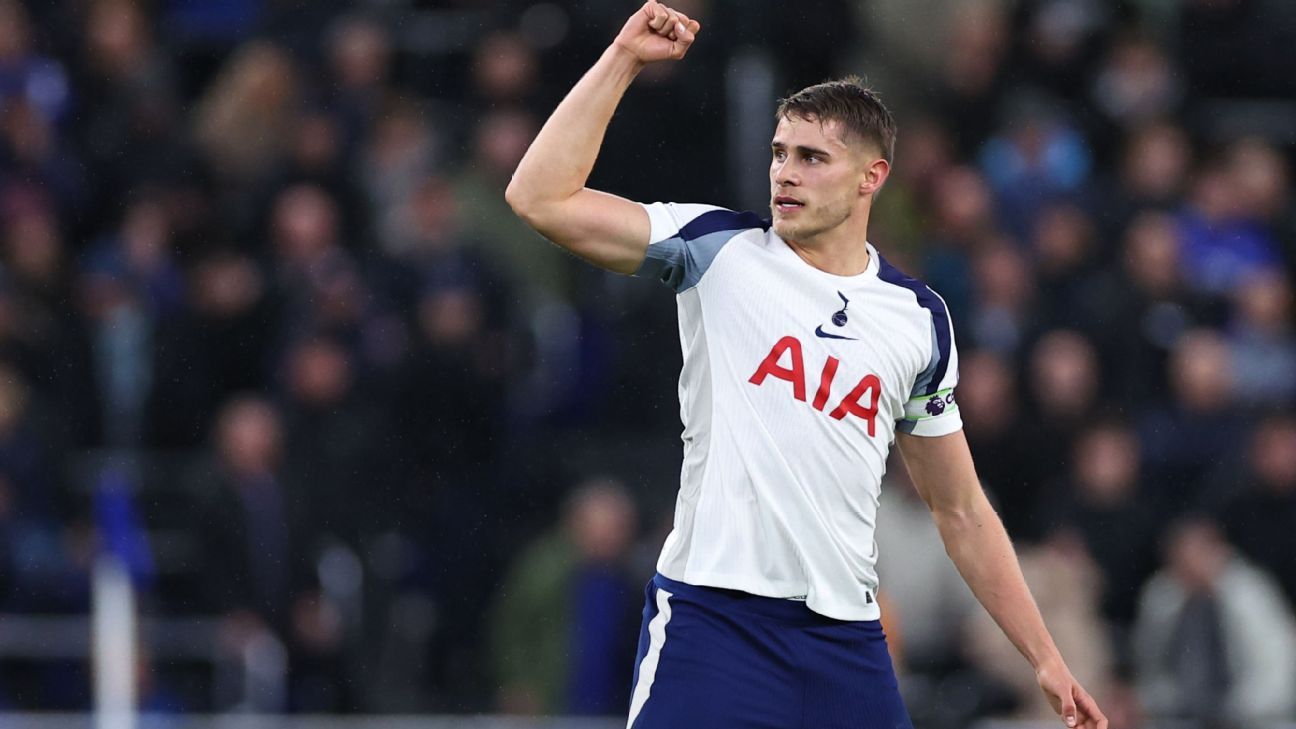 英超热血之战！热刺3-0翻盘艾弗顿，范德文爆发+贝托持续低迷