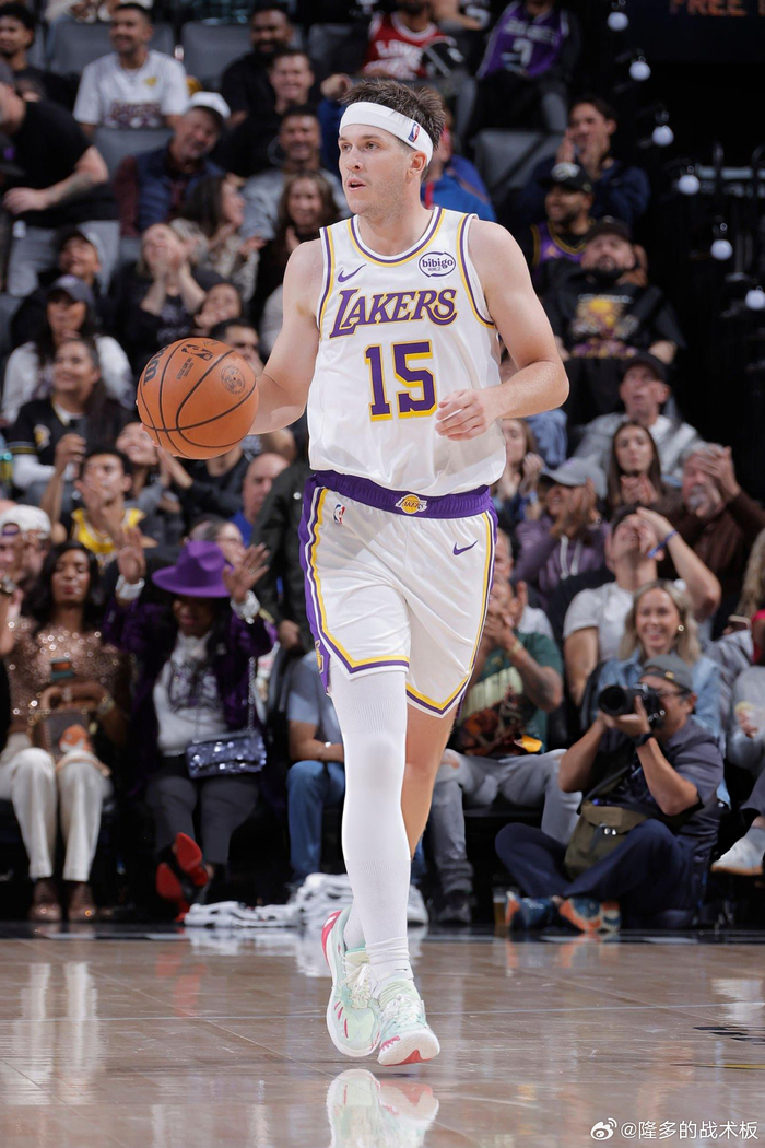 里弗斯51分爆发引爆NBA，湖人新星敢打敢拼抢尽话题