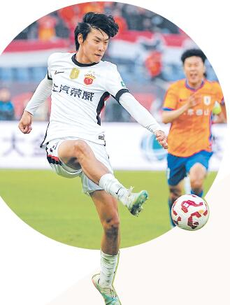 1分领先险象环生：上海海港客场1比3失利，中超争冠像走钢丝