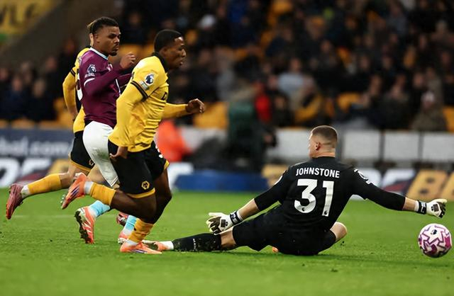 9轮仅2分！狼队英超保级告急，佩雷拉在莫利纽克斯被嘘翻