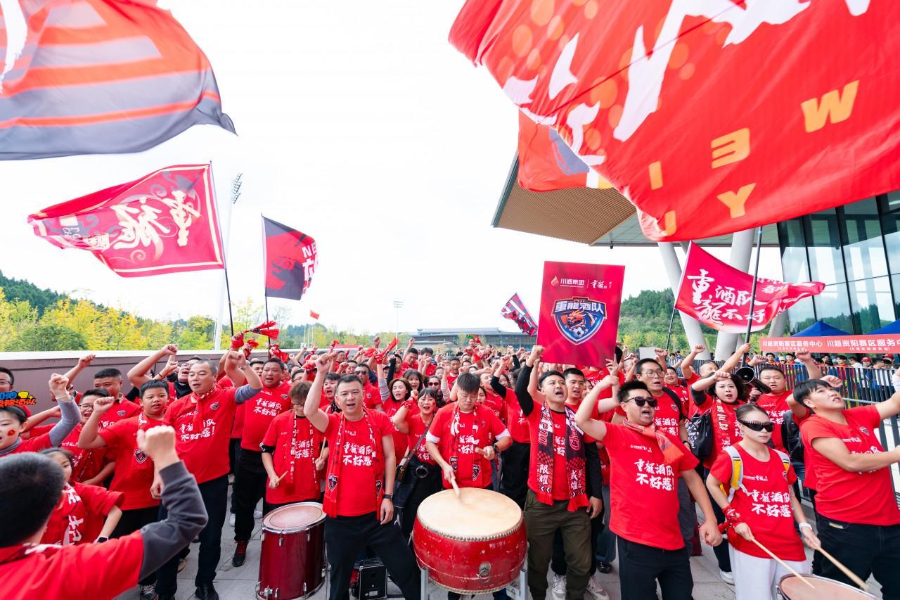 1场川超把小城燃成商圈，资阳10月25日观赛潮让内江球迷当“半日闲”