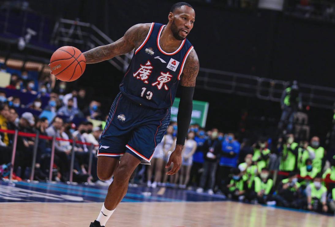 39岁威姆斯或退役？CBA小外援市场被年轻得分手碾压，广东男篮曾捧他当MVP