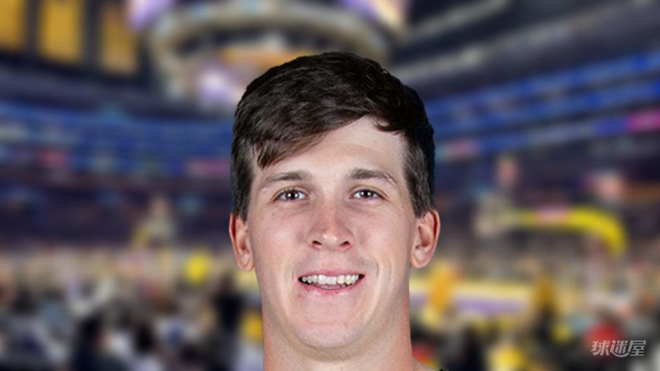 里夫斯51分6记三分成NBA三分王，湖人39分钟碾压国王