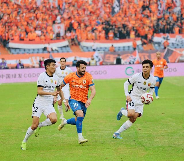 泰山队3-1逆转上海海港，第29轮中超争冠只差1分的悬念