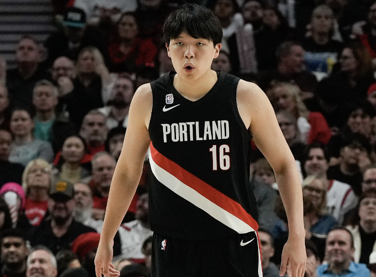 19场24分对比9场？杨瀚森在NBA只差9场能追平周琦，开拓者也要心慌