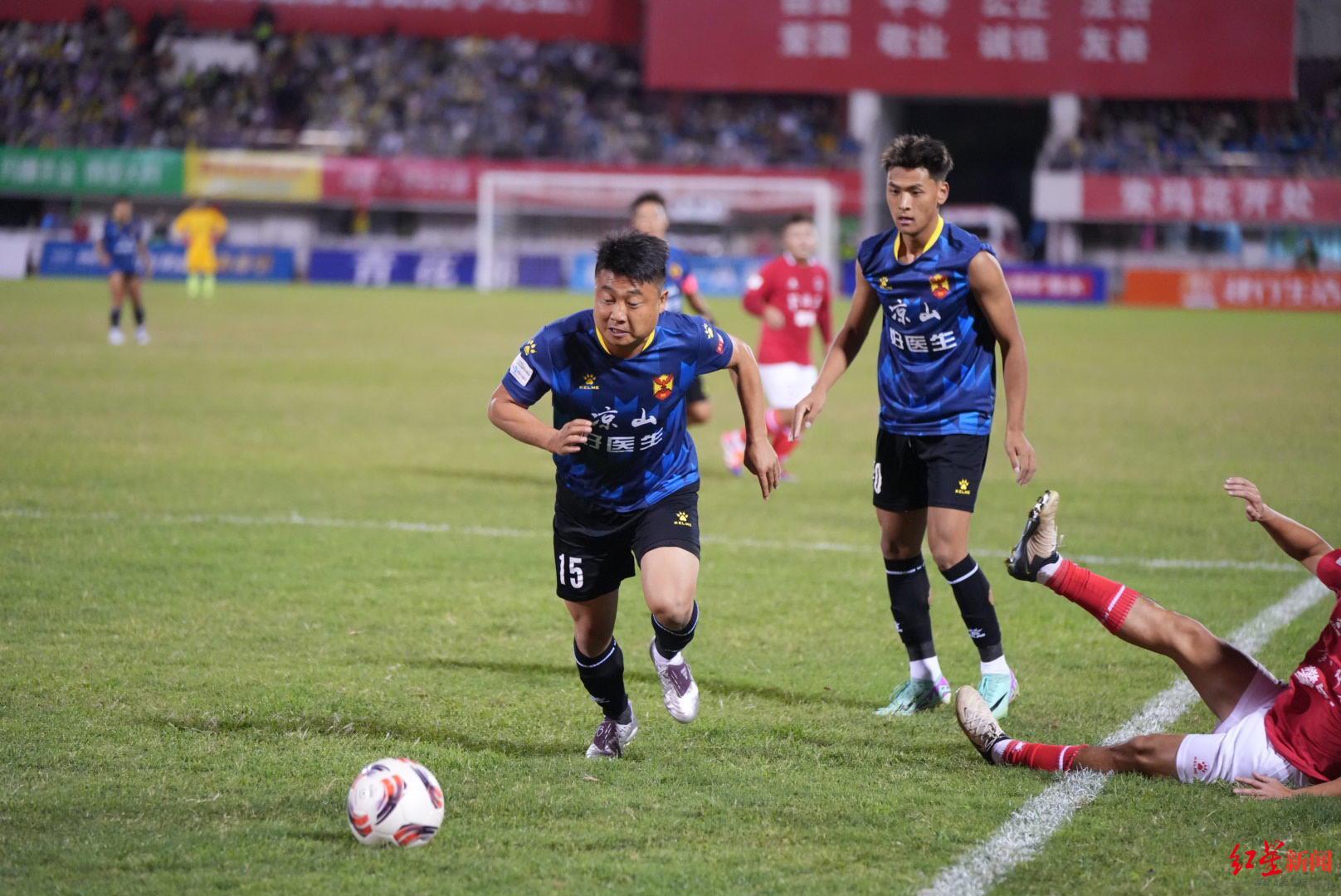 36岁替补两球！凉山3-0完胜攀枝花，登顶四川省射手榜