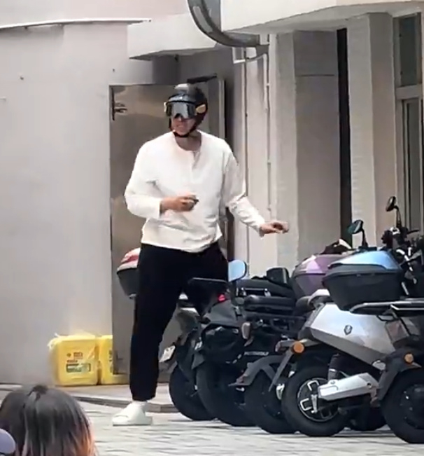 崔永熙骑小电驴回队，U22多1人，广东冲金比CBA磨刀更狠