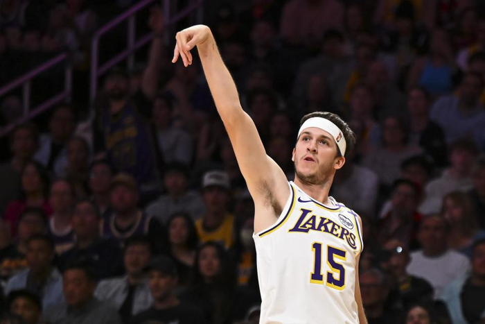 里夫斯51分轰炸夜，湖人127-120拿下国王，NBA又见单场神迹