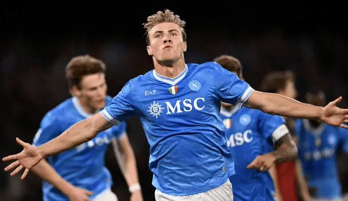 曼联1月放行霍伊伦？4400万买断成局，那不勒斯盯上英超补强