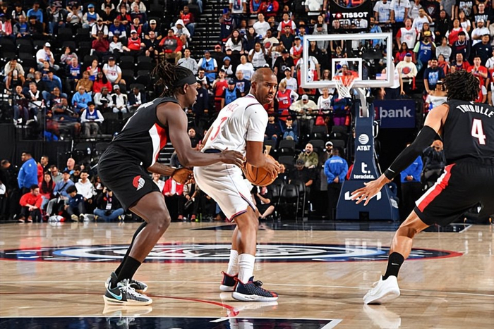 快船114-107险胜开拓者，克里斯·保罗投篮成谜，NBA开局2胜1负