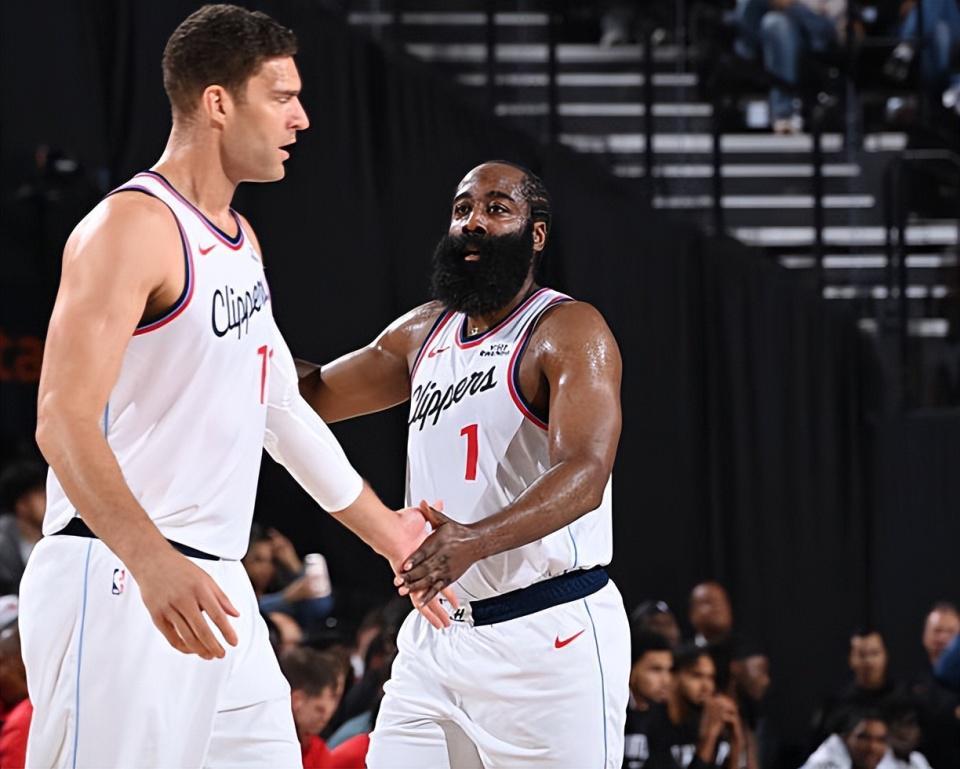 NBA常规赛:快船队114-107胜开拓者,洛佩斯替补5分3帽撑内线