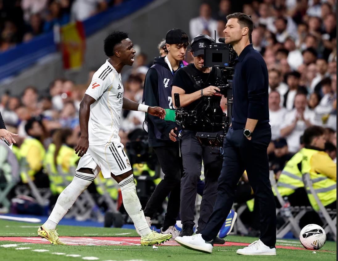 维尼修斯2026或走人，皇马2027合同成筹码，英超联赛虎视眈眈