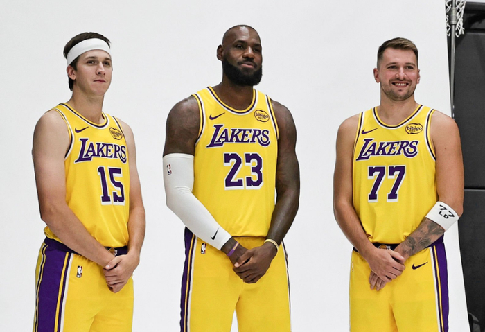 东契奇49分、里夫斯51分敲钟：湖人要给詹姆斯分球了？NBA球权重新洗牌