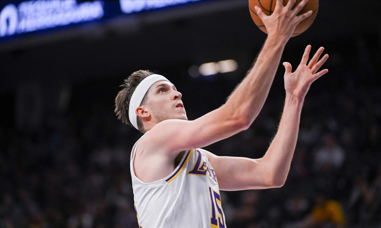 里夫斯51分炸裂！湖人两场无詹东也能撑起NBA争冠悬念