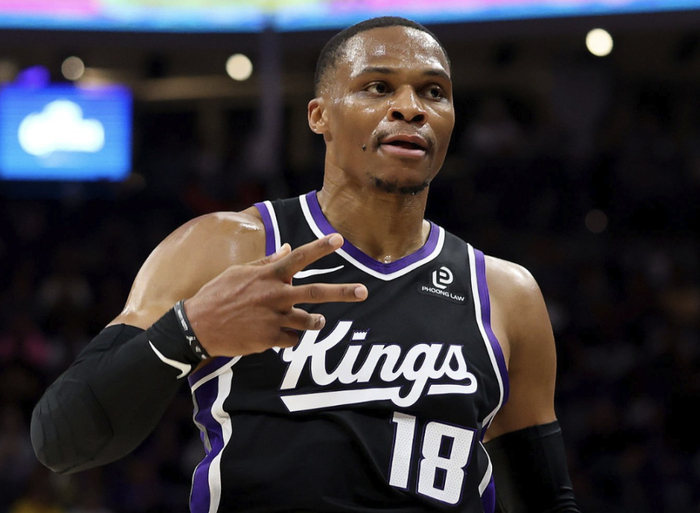 国王120-127惜败湖人，威少18+6+6成队内最佳却被教练弃用引热议