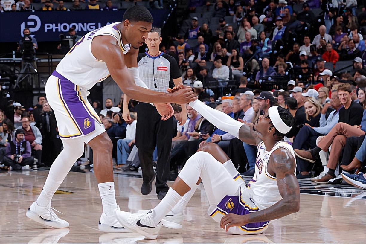 127-120险胜！湖人2胜1负，范德比尔特9分+5篮板救场又留问号