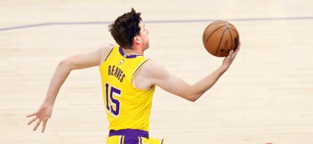 里夫斯51分！湖人本世纪第5人，合同数字要把管理层逼疯