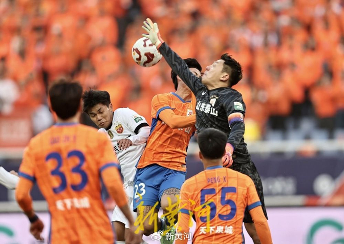 泰山1胜终结三年魔咒！中超对阵上海海港后赛季悬念再起