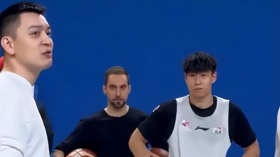 21:24官宣！辽篮给新体能师过首个生日，CBA三连冠路有人在悄悄上班
