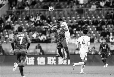 中超：北京国安2-4被青岛海牛逆转，9场仅1胜警报拉响